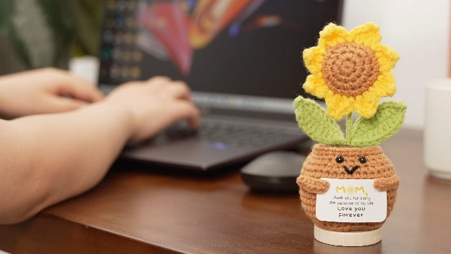 Mini Birthday Gifts for Mom，Handmade Crochet Cute Small Sunflower Gifts